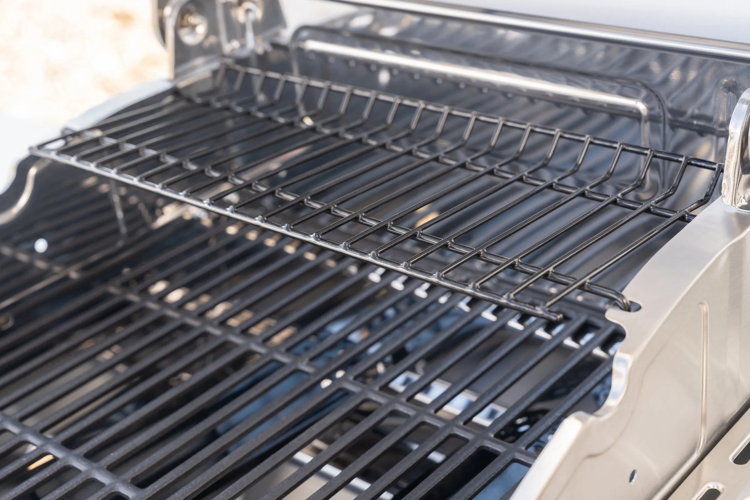 2-Burner Gas Grill in Black