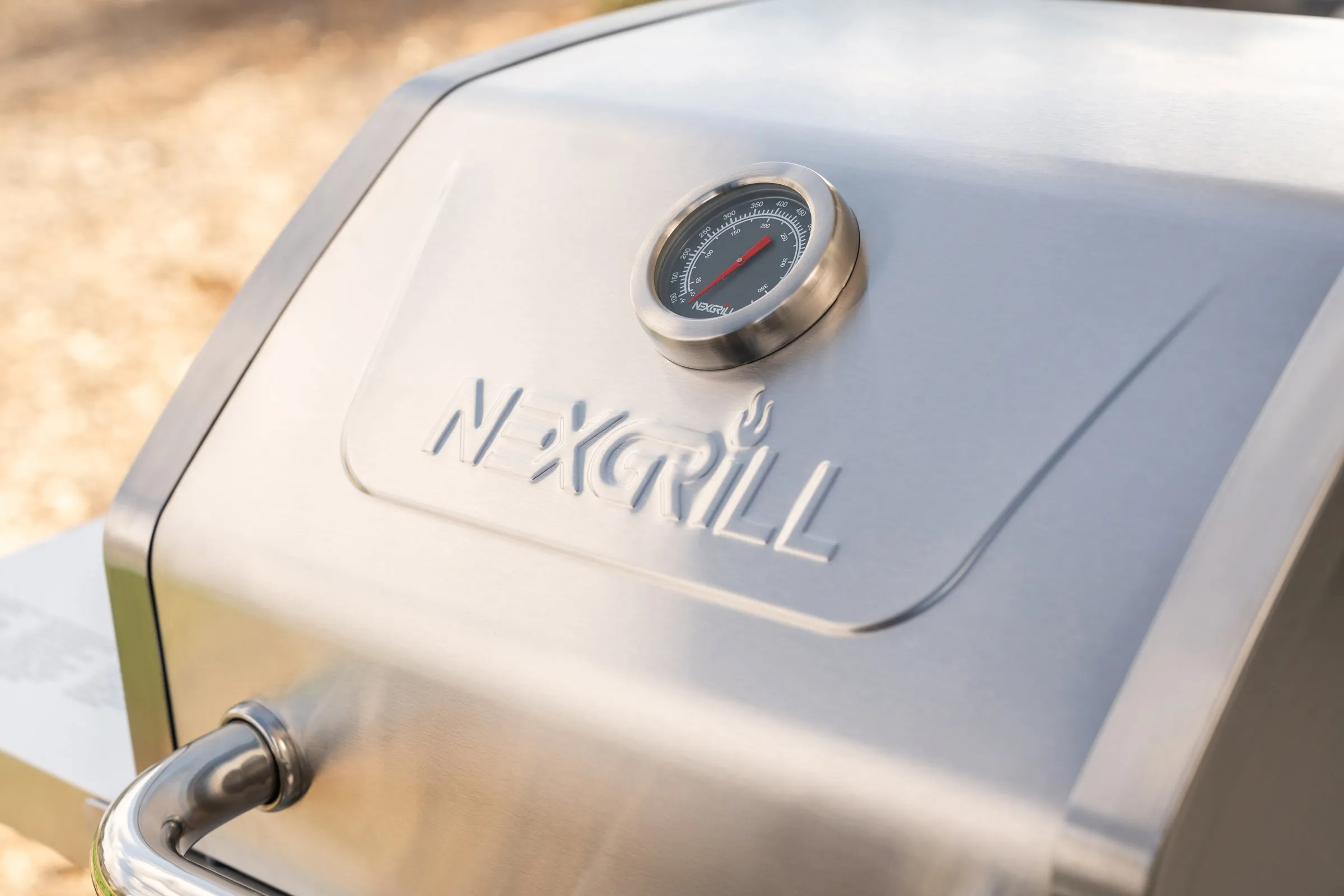 2-Burner Gas Grill in Black