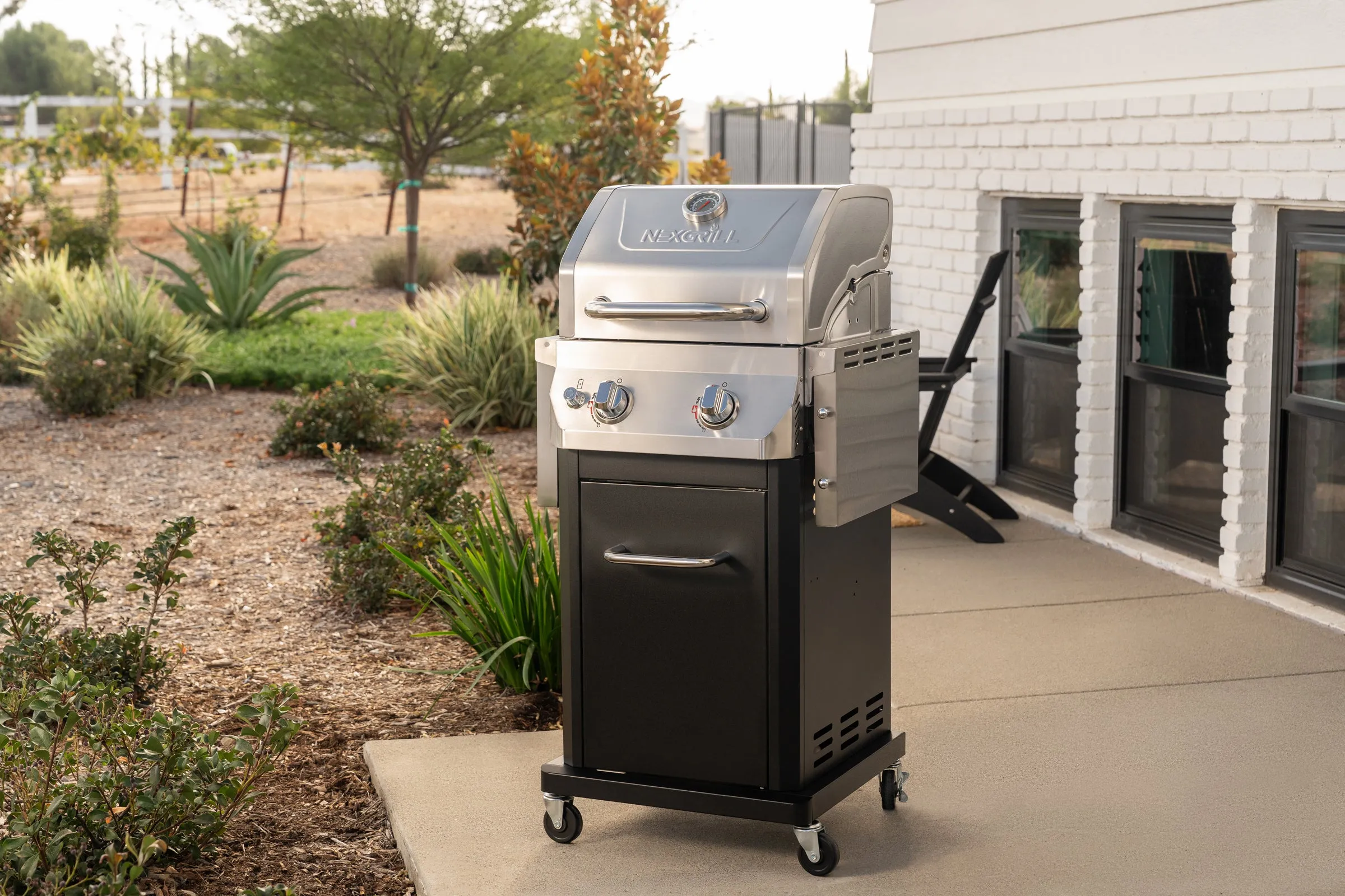 2-Burner Gas Grill in Black