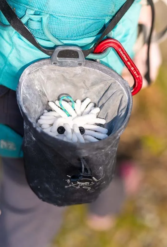 Chalktopus, chalk distributor