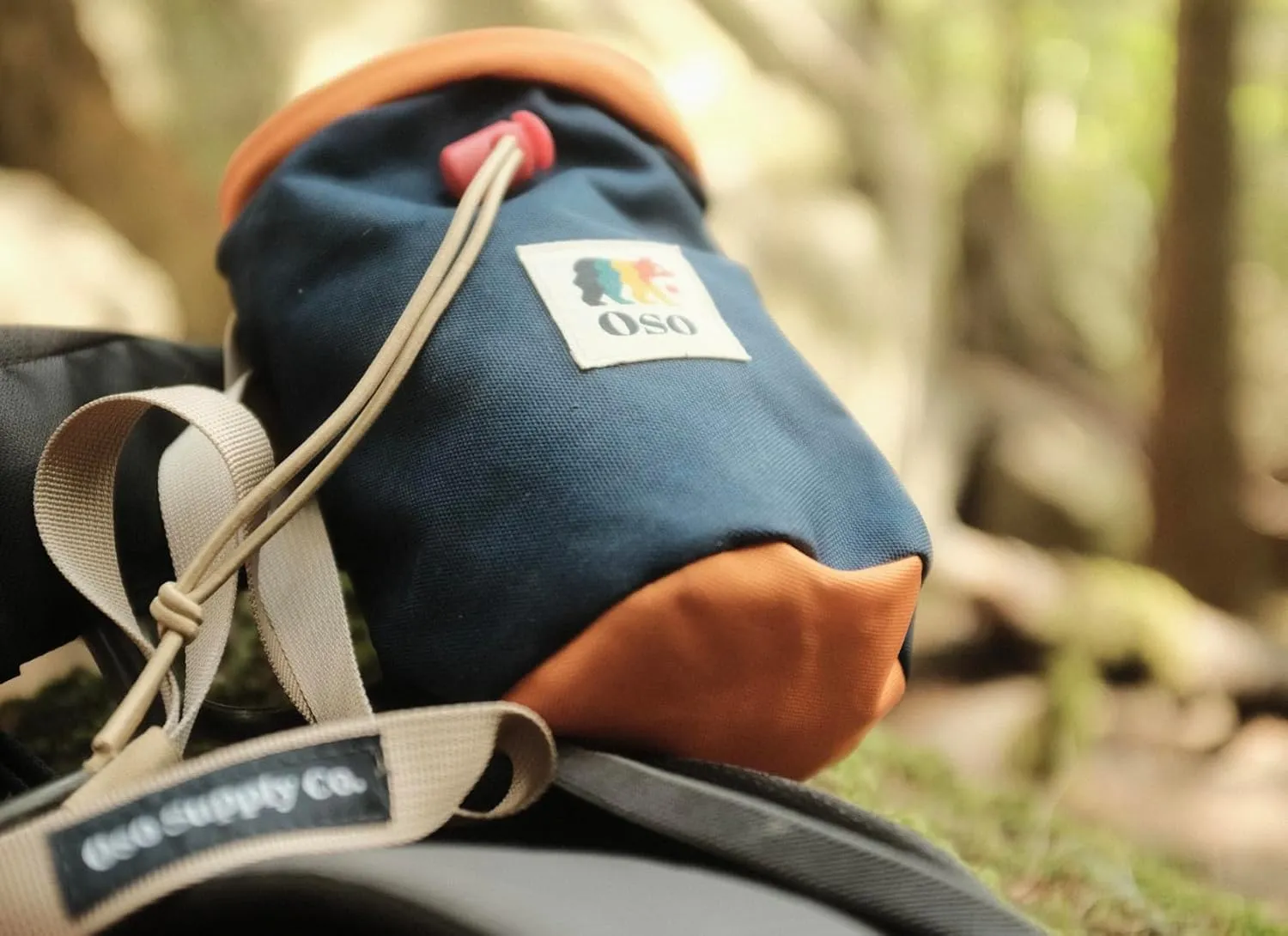 Classic Chalk Bag for Rock Climbing, Bouldering Chalk Bag Bucket with Quick-Clip Belt, Zippered Pockets and Pouch - Perfect Indoor/Outdoor Rock Climbing Gear Equipment