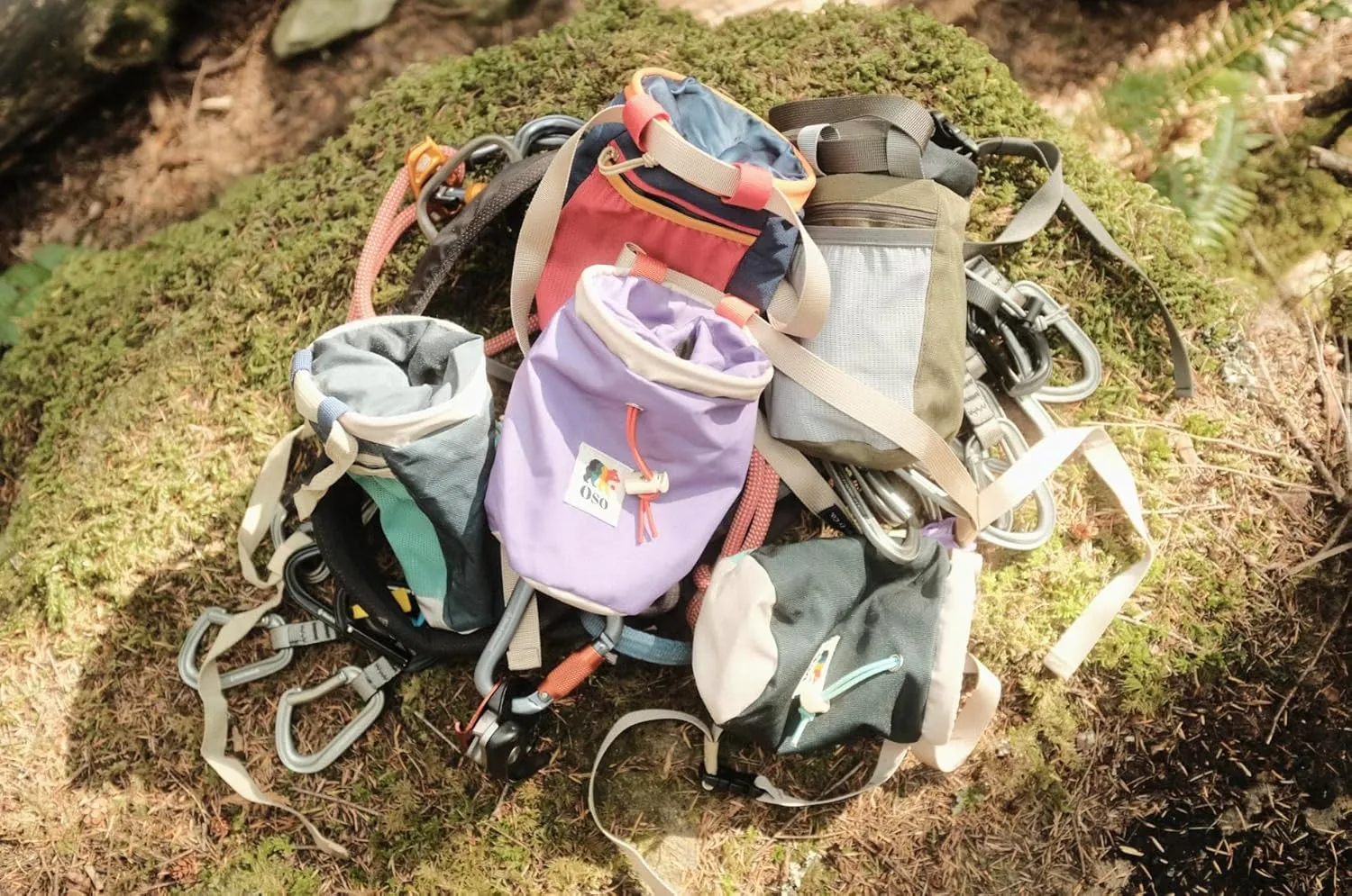 Classic Chalk Bag for Rock Climbing, Bouldering Chalk Bag Bucket with Quick-Clip Belt, Zippered Pockets and Pouch - Perfect Indoor/Outdoor Rock Climbing Gear Equipment