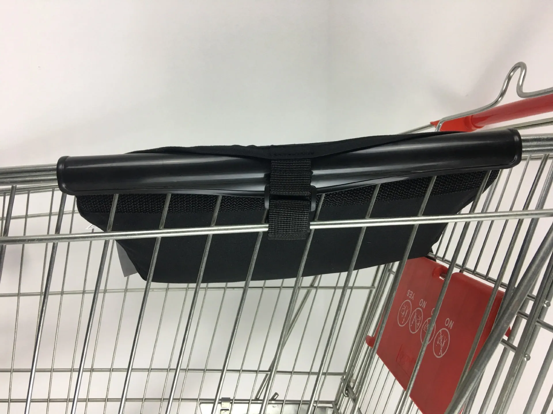 Convenient Shopping Companion: Baby Hammock for Supermarket Carts