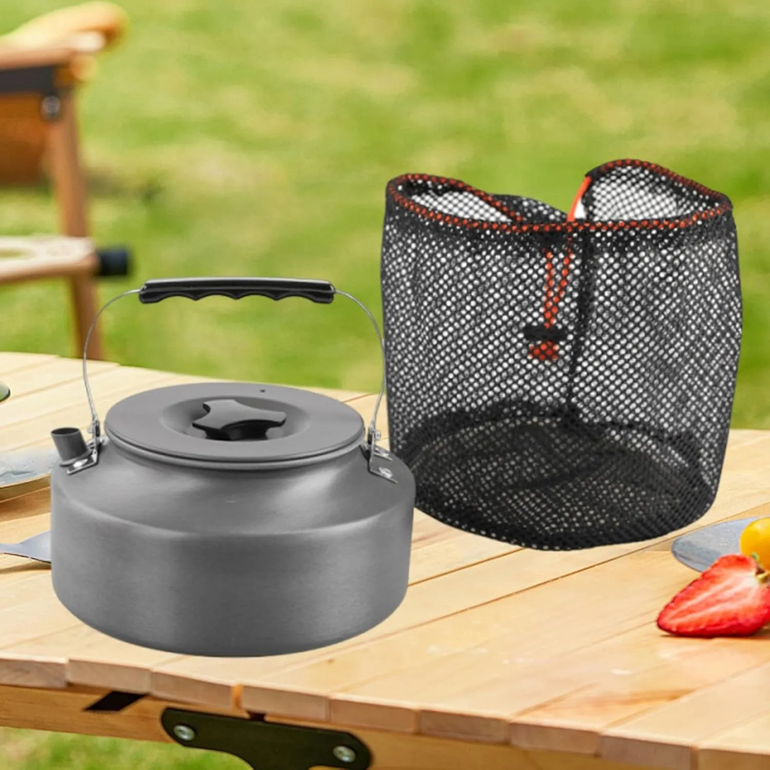 Outdoor Camping Kettle 1.6L Aluminum Alloy Portable Picnic Teapot, Tea Kettle for Boiling Water, Fishing, Picnics Road Trip, black handle