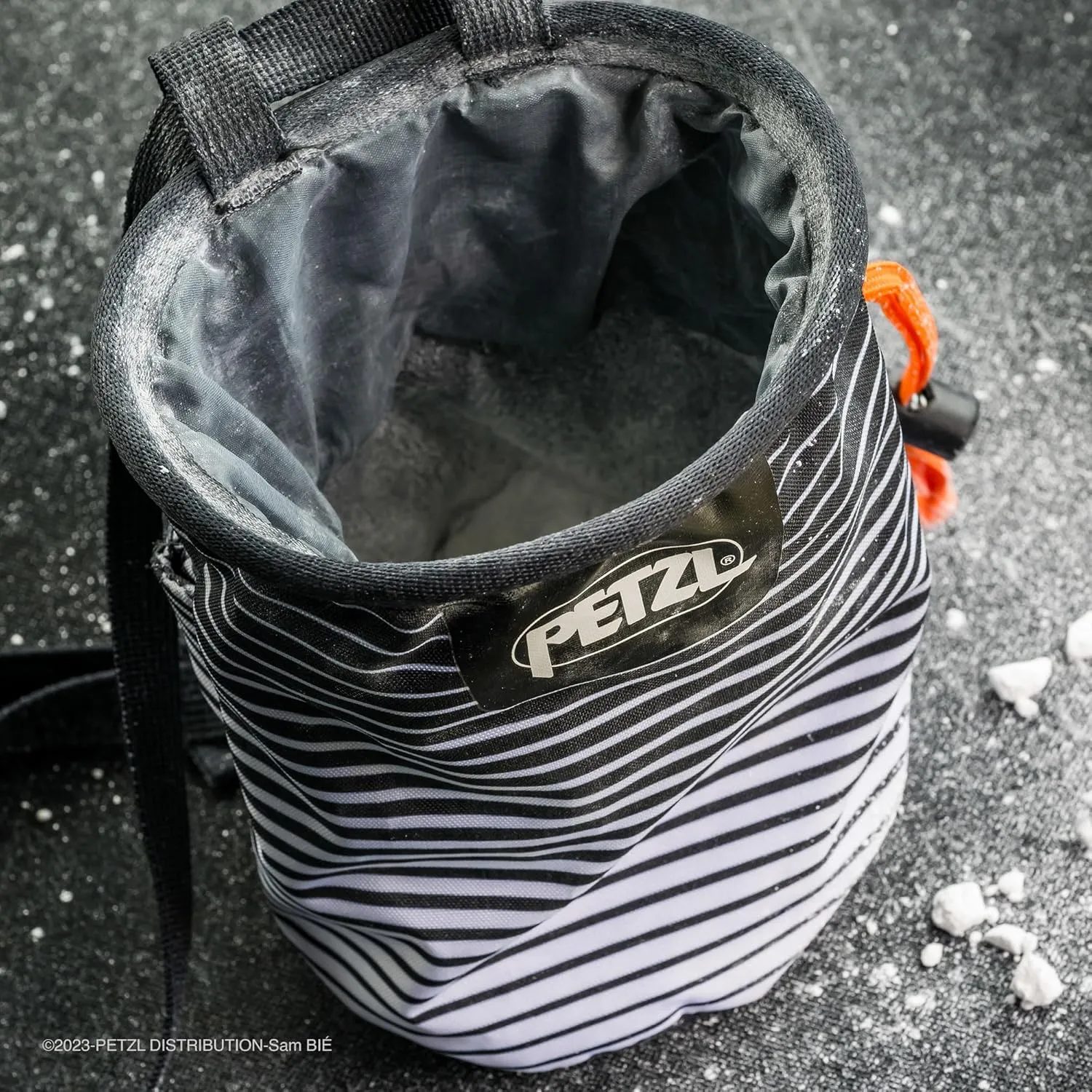PETZL BANDI Chalk Bag - Round Chalk Bag for Gym, Sport, and Trad Climbing