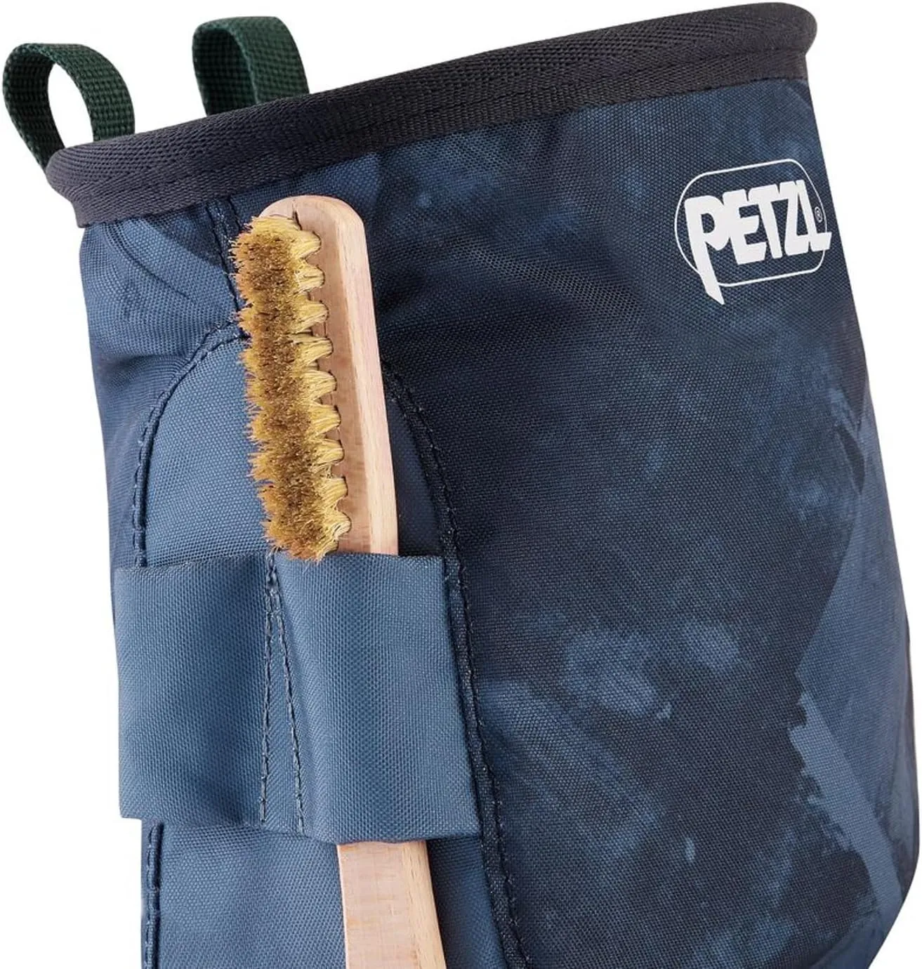 PETZL SAKA Chalk Bag - Ergonomic Chalk Bag for Gym, Sport, and Trad Climbing