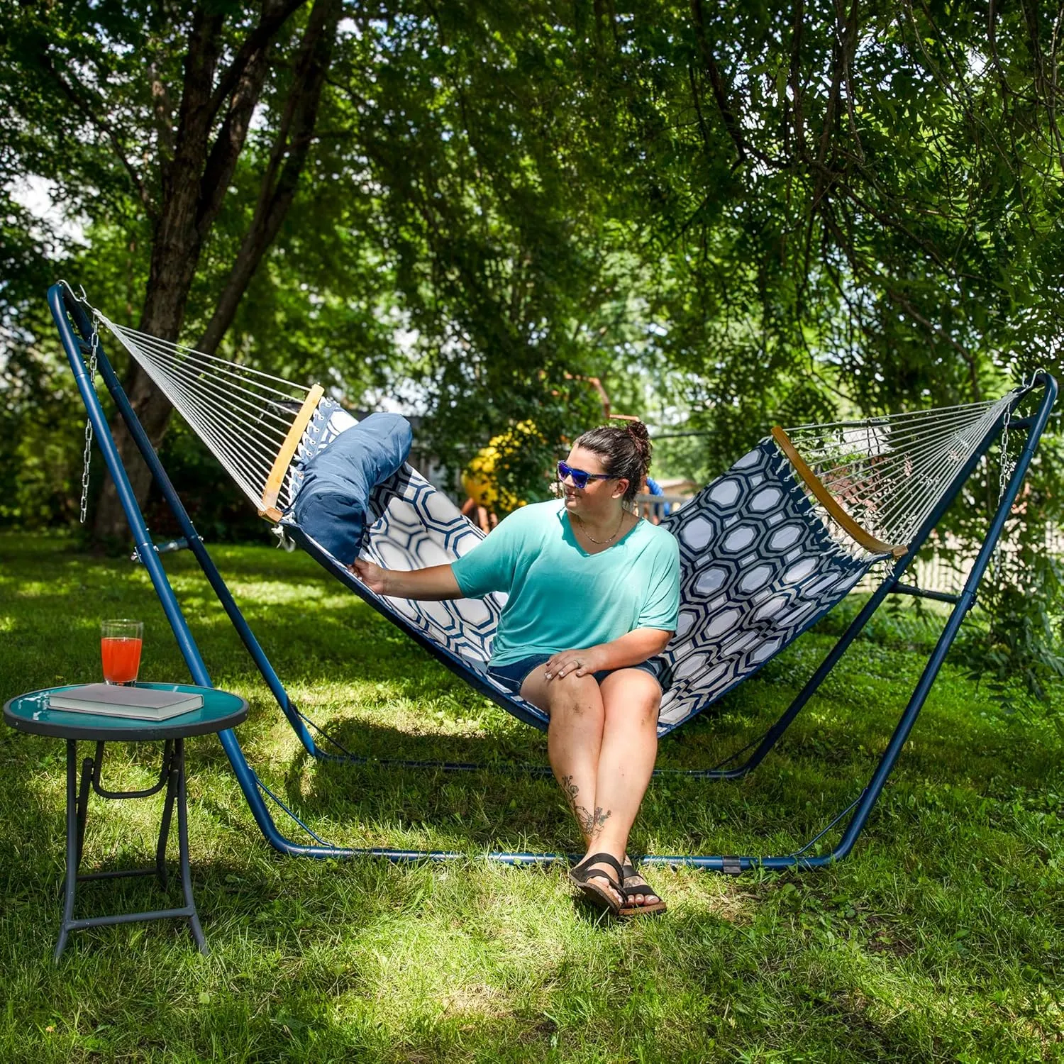 Sunnydaze Outdoor Hammock with Spreader Bar - 450-Pound Capacity Curved Spreader Bar Hammock - Navy and Gray Octagon