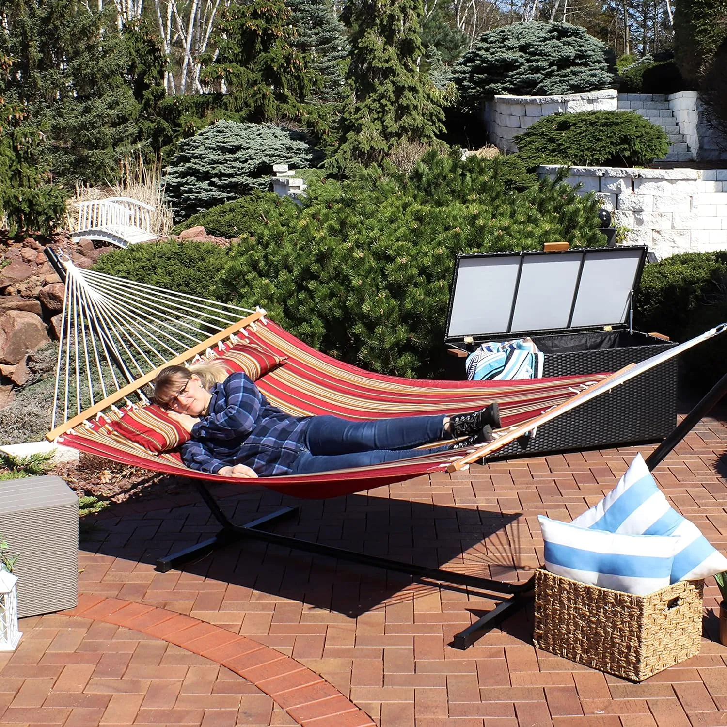 Sunnydaze Quilted Outdoor Hammock with Spreader Bars - Heavy-Duty 450-Pound Capacity Double Hammock for Outside - Red Stripe