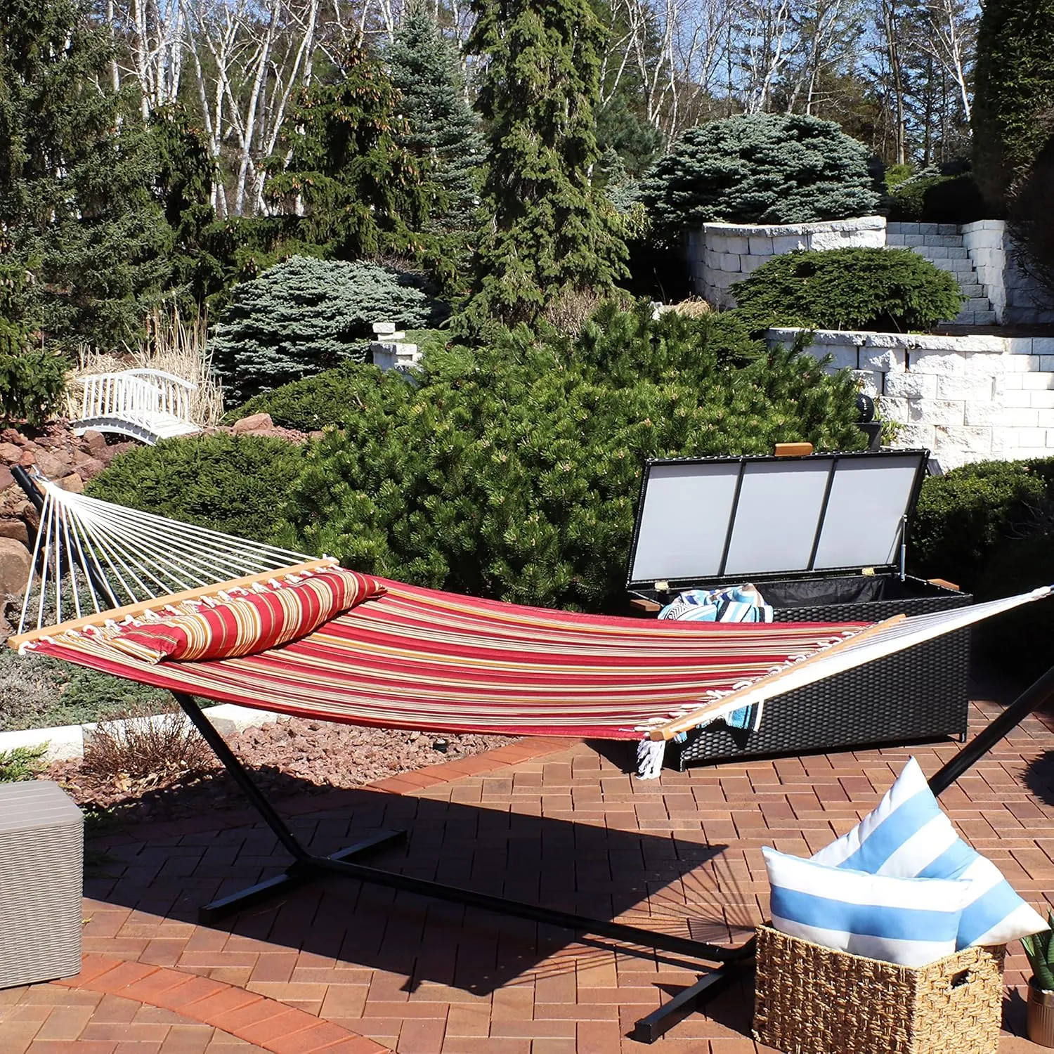 Sunnydaze Quilted Outdoor Hammock with Spreader Bars - Heavy-Duty 450-Pound Capacity Double Hammock for Outside - Red Stripe