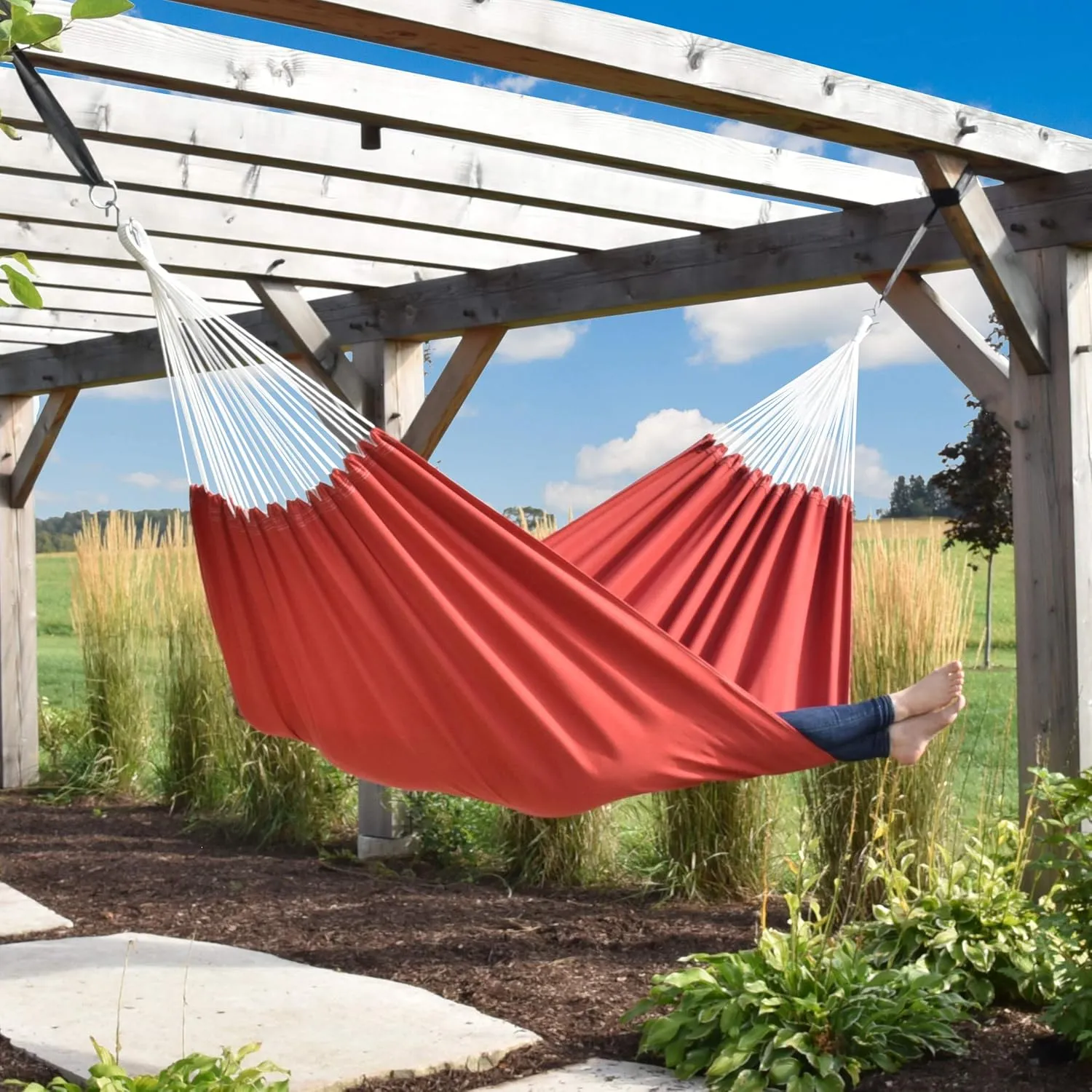 Vivere Double Brazilian Fade and Weather-Resistant Hammock (Crimson)